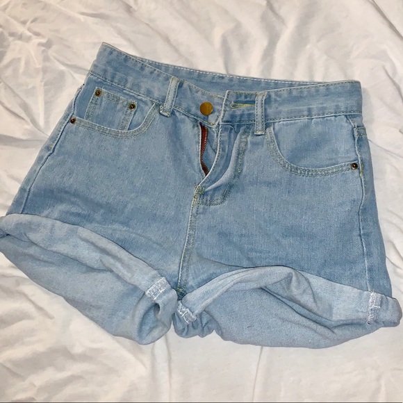 emma chamberlain jean shorts